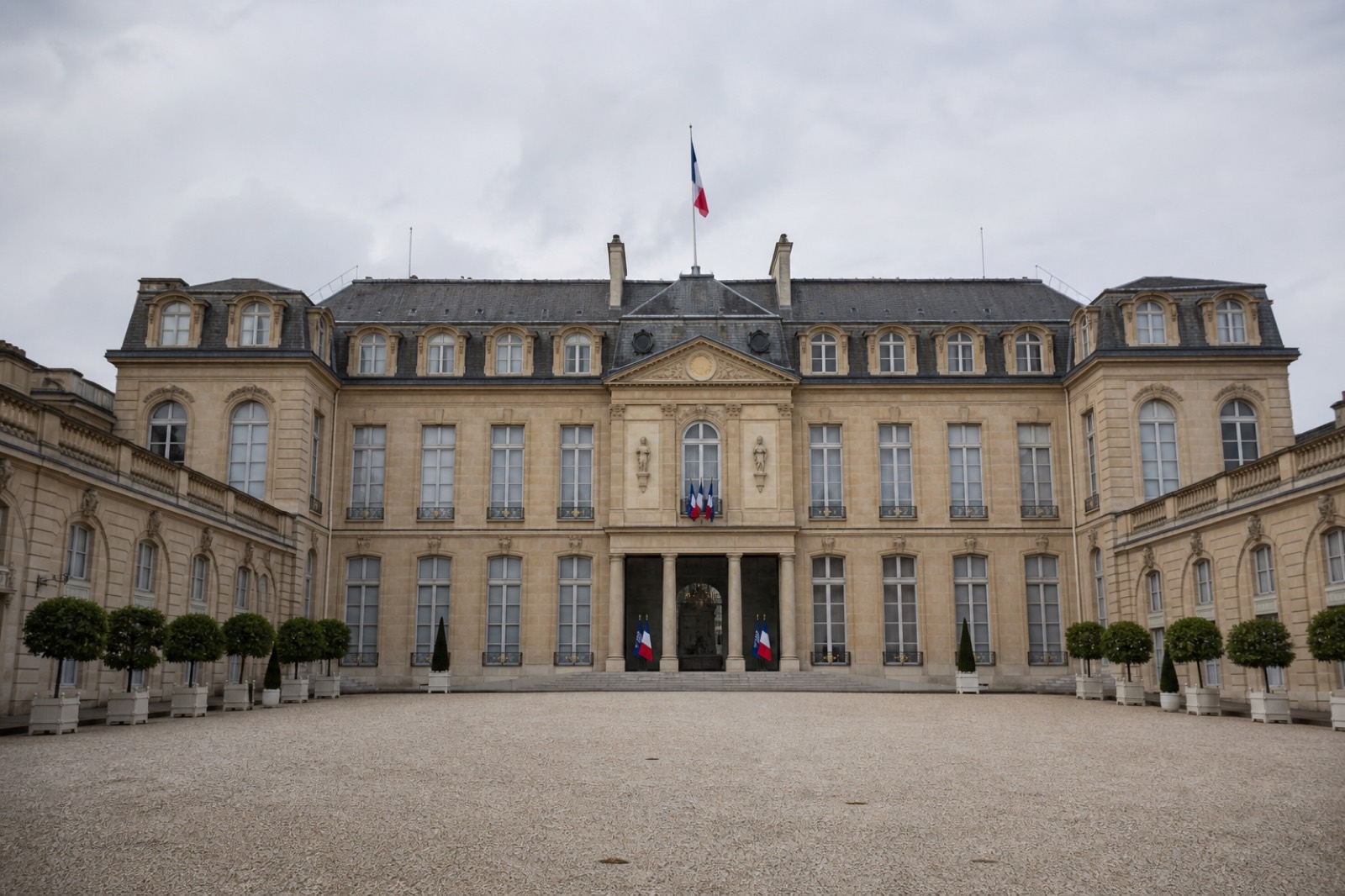 La cour d’honneur du palais de l’Élysée, à Paris.