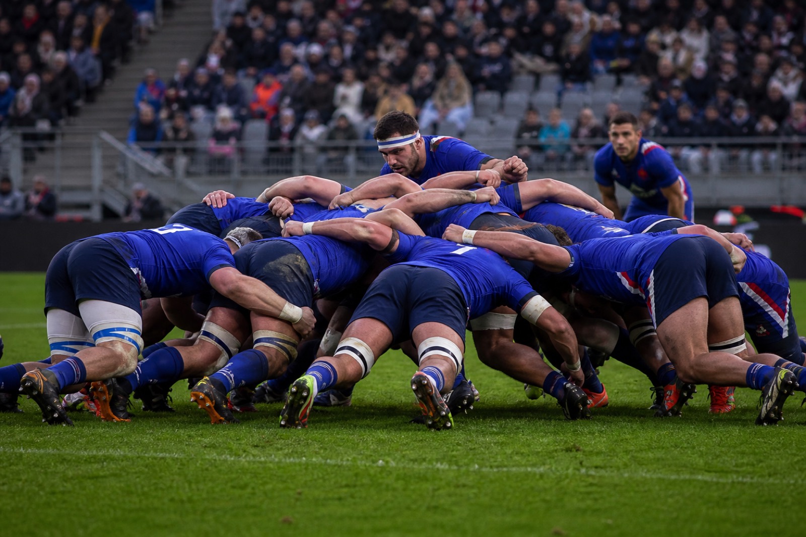 Une mêlée lors d’un match de rugby en France.